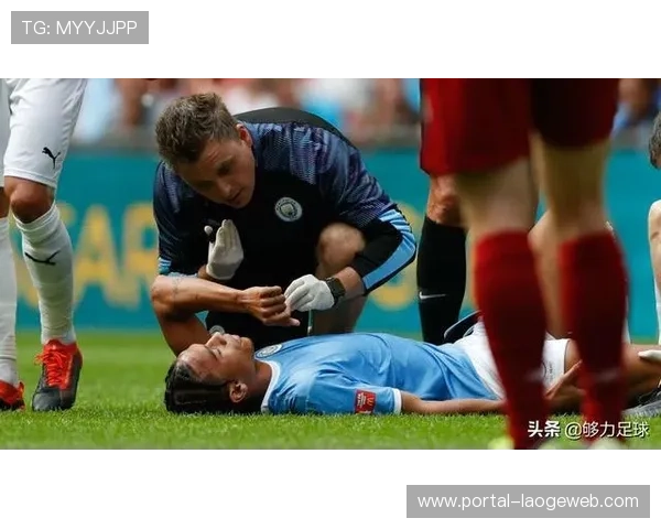 马赛官方确认梅迪纳右脚踝受伤预计缺席近两个月球队防线受重大打击